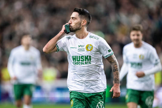 Hammarbys Nahir Besara jublar