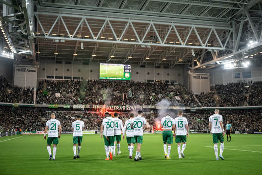 Hammarbys Nahir Besara med lagkamrater