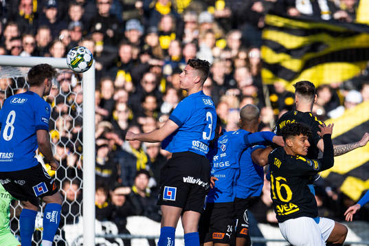 Halmstads Gabriel Wallentin och AIKs Robin Tihi