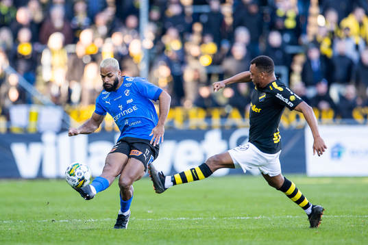Halmstads Phil Ofosu-Ayeh och AIKs Abdussalam Magashy