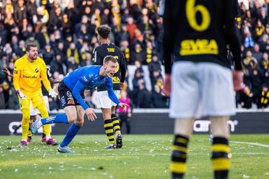 Halmstads Viktor Granath jublar