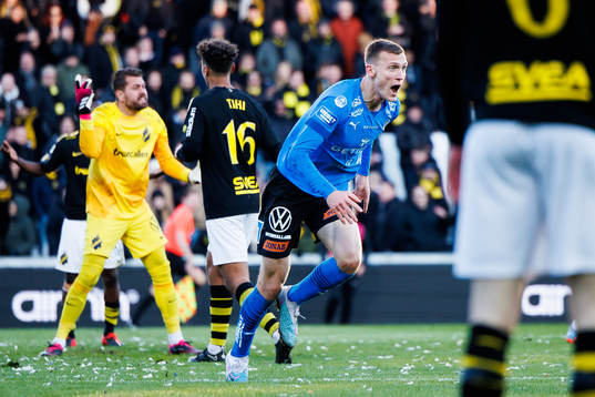 Halmstads Viktor Granath jublar