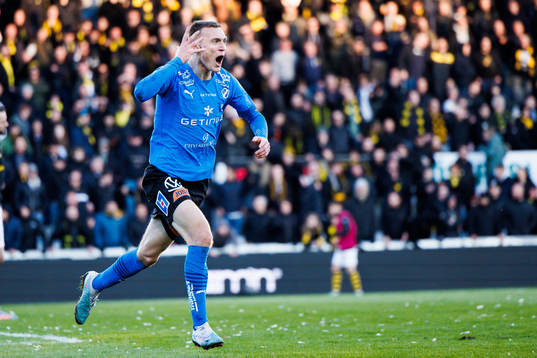 Halmstads Viktor Granath jublar