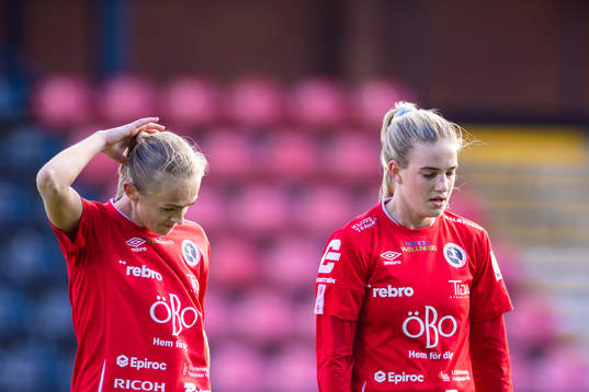 Örebros Michaela Kovacs och Regan Steigleder deppar