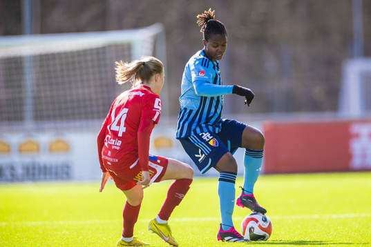 Örebros Katariina Kosola och Djurgårdens Portia Boakye
