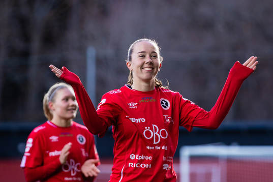 Örebros Louise Lillbäck jublar