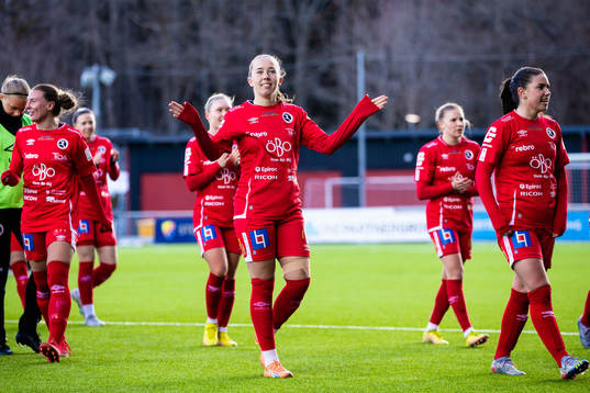 Louise Lillbäck jublar