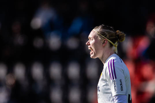 Djurgårdens målvakt Hedvig Lindahl reagerar