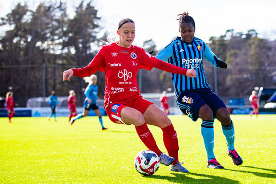 Örebros Lisa Frisk och Djurgårdens Portia Boakye