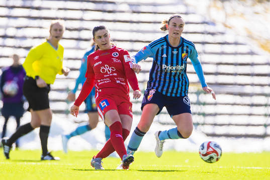 Örebros Emilia Pelgander och Djurgårdens Kamilla