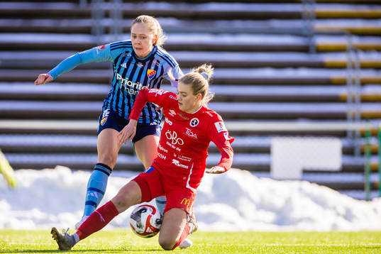 Djurgårdens Alice Bergström och Örebros Regan Steigleder