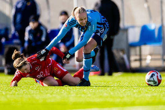 Örebros Heidi Kollanen och Djurgårdens Matilda Plan