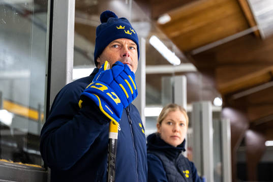 Assistant coach Andreas Spångberg of Sweden at a practice