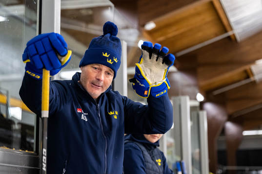 Assistant coach Andreas Spångberg of Sweden at a practice