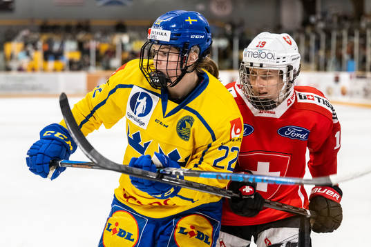Hanna Thuvik of Sweden and Emma Ingolo of Switzerland