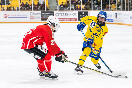Alina Marti of Switzerland and Hilda Svensson of Sweden