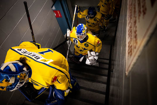 Goaltender Sara Grahn and goaltender Emma Söderberg of