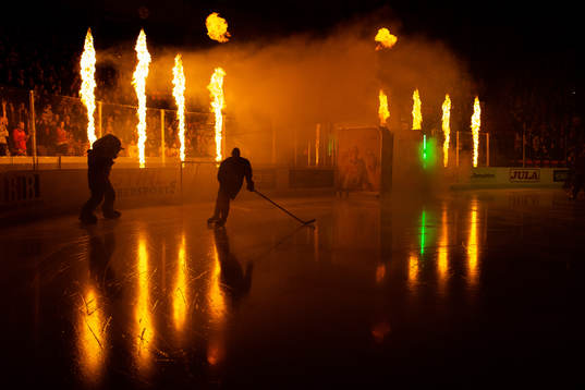 Frölundas intro innan semifinal två i SHL mellan