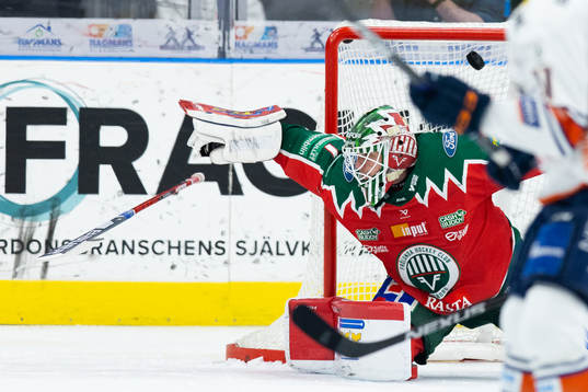 Frölundas målvakt Lars Johansson släpper in 0-1