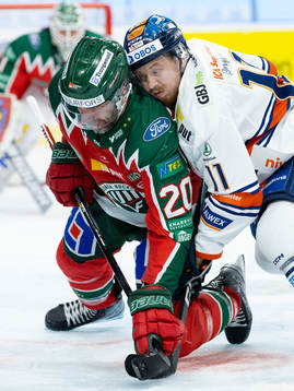 Frölundas Joel Lundqvist och Växjös Kalle Kossila tekar