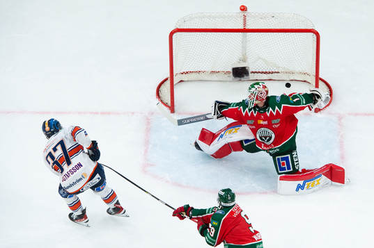 Växjös Glenn Gustafsson skjuter 2-2 i mål bakom