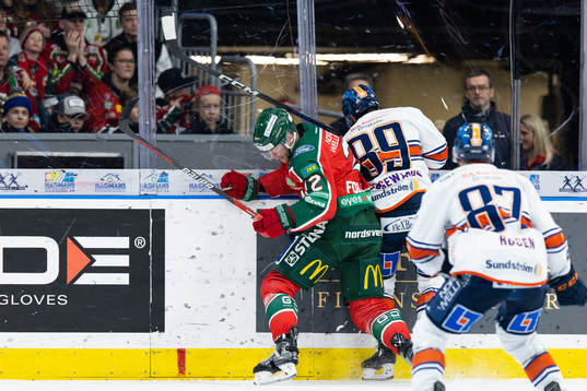 Frölundas Christian Folin tacklar Växjös Jayden
