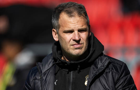 Häckens tränare Robert Vilahamn fotbollsmatchen i