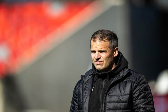 Häckens tränare Robert Vilahamn fotbollsmatchen i