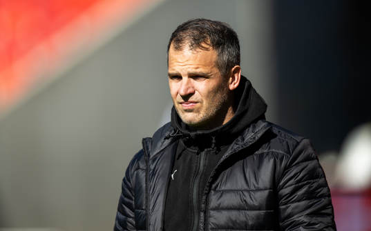 Häckens tränare Robert Vilahamn fotbollsmatchen i