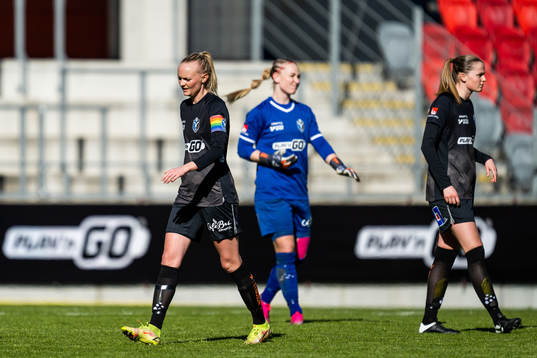 Växjö DFFs Emma Pennsäter, Louise Högrell Ledbetter och