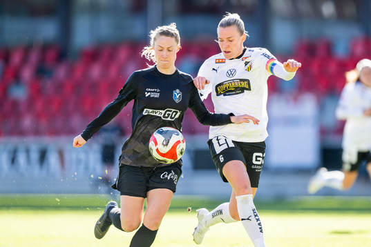 Växjö DFFs Juliette Mikaela Kemppi och Häckens Josefine
