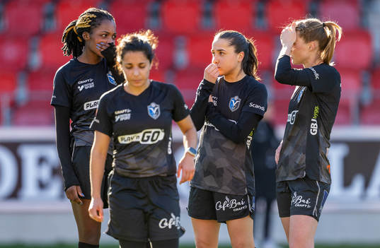 Växjö DFFs Evelyn Ijeh och Heidi Elisabeth Ellingsen