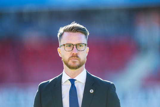 Växjö DFFs huvudtränare Olof Unogård deppar