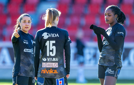 Växjö DFFs Heidi Elisabeth Ellingsen, Juliette Mikaela
