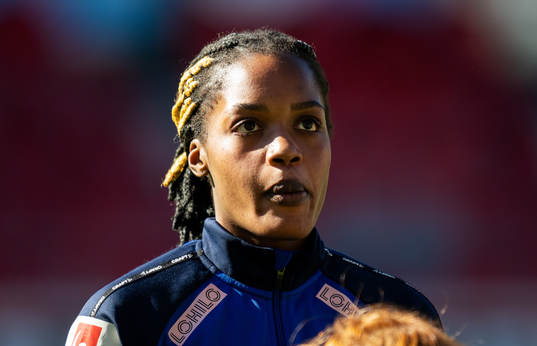 uVäxjö DFFs Evelyn Ijeh nder fotbollsmatchen i