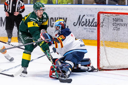 Björklövens Maxime Fortier och Djurgårdens målvakt