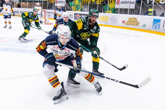 Djurgårdens Emil Berglund och Björklövens Jacob Olofsson
