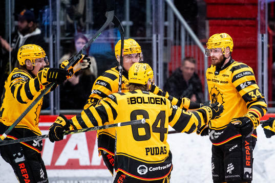 Skellefteås Tom Kühnhackl jublar