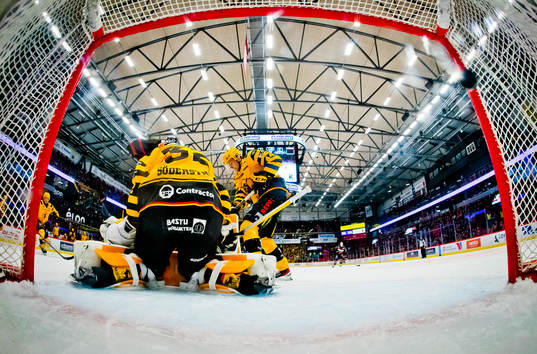 Örebros Milton Oscarson gör 2-0