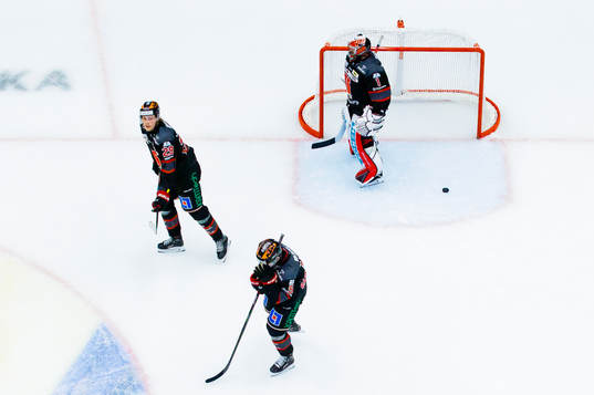 Örebros målvakt Jhonas Enroth, Milton Oscarson och Gustav