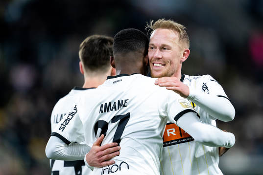 Häckens Mikkel Rygaard Jensen och Akoua Romeo Amane