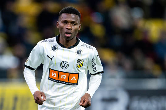 Häckens Akoua Romeo Amane jublar