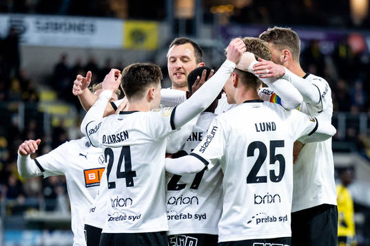 Häckens spelare jublar