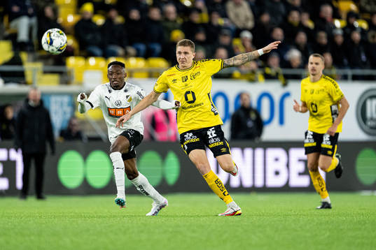Häckens Benie Adama Traore och Elfsborgs Sebastian Holmen
