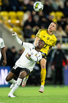 Häckens Benie Adama Traore och Elfsborgs Sebastian Holmen