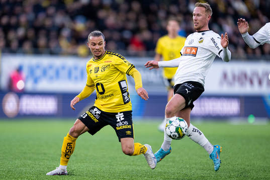 Elfsborgs Niklas Hult och Häckens Mikkel Rygaard Jensen