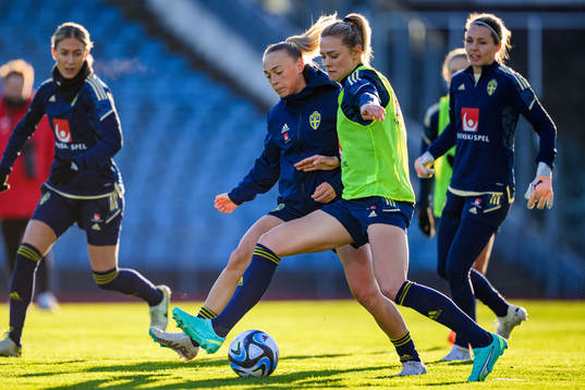 Hanna Bennison and Fridolina Rolfö of the Swedish women's