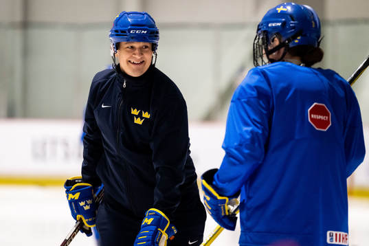 Assistant coach Andreas Karlsson of Sweden at a practice