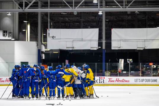 Players of Sweden at a practice session