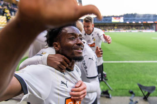 Häckens Ibrahim Sadiq jublar